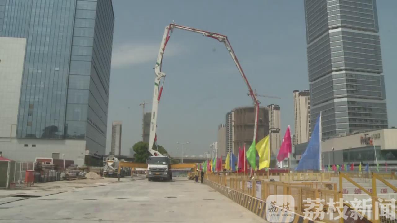 s1■苏州轨交S1线首台盾构机鹿城路站正式下井