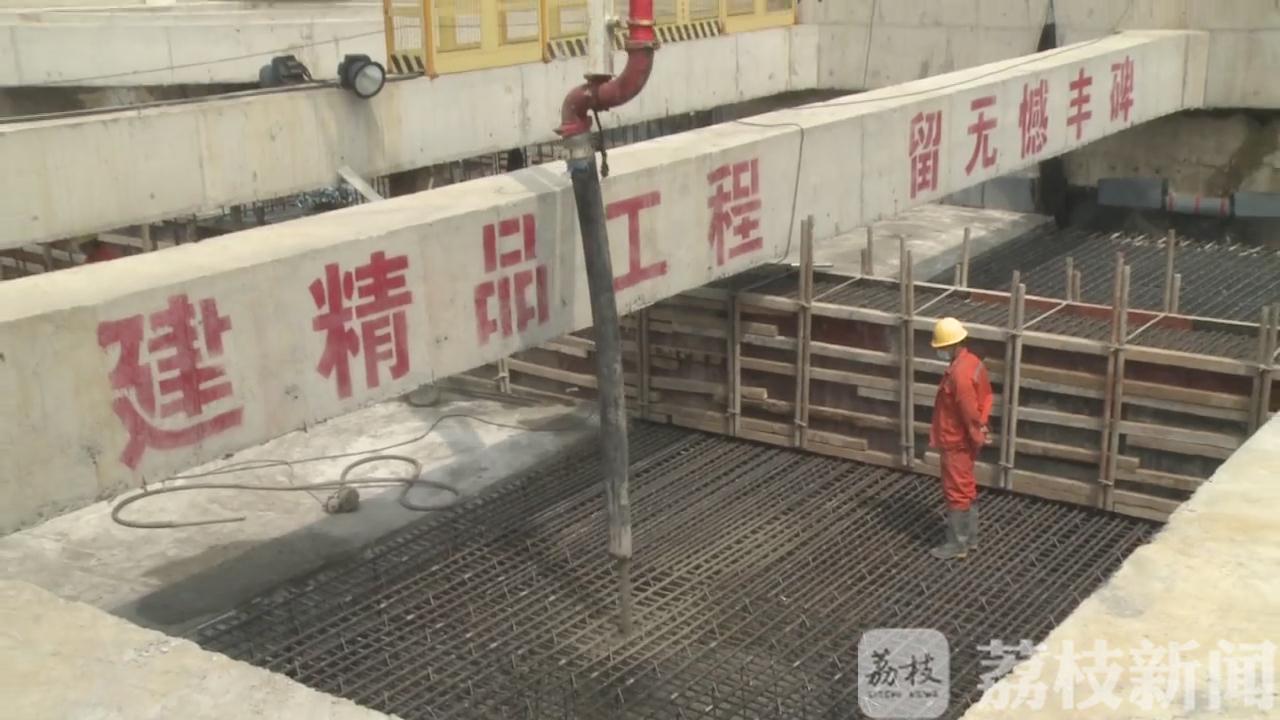 s1■苏州轨交S1线首台盾构机鹿城路站正式下井