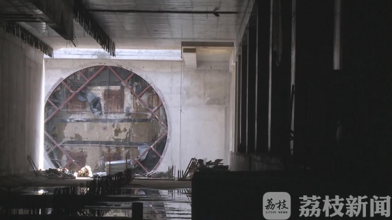 s1■苏州轨交S1线首台盾构机鹿城路站正式下井