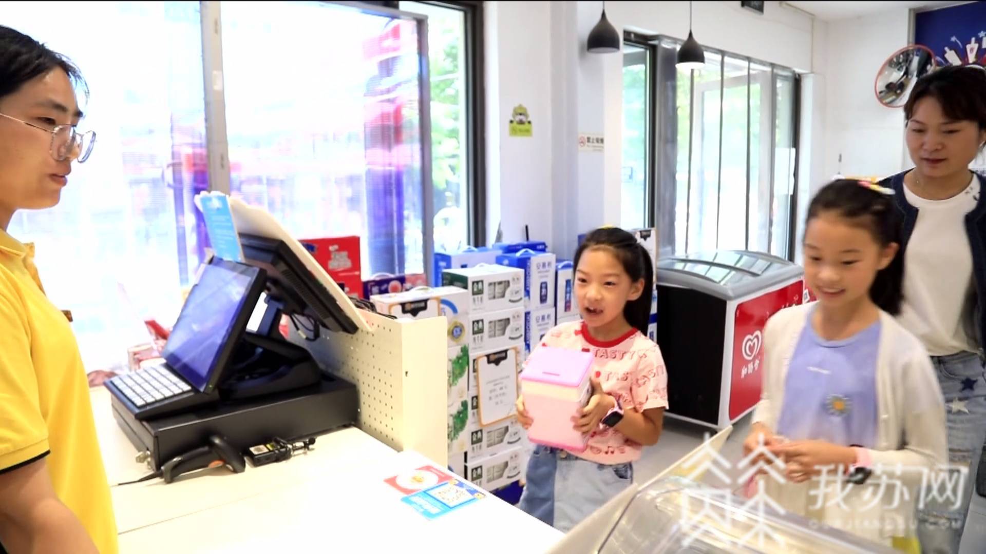 「清凉」小姐妹抱着储钱罐送清凉 “城市清凉侠”走进徐州