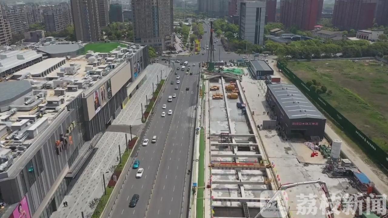 s1■苏州轨交S1线首台盾构机鹿城路站正式下井