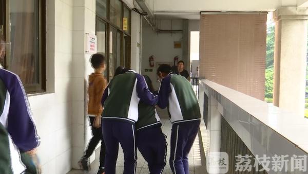 南通：身残志坚阚张颖 成长路上不孤单