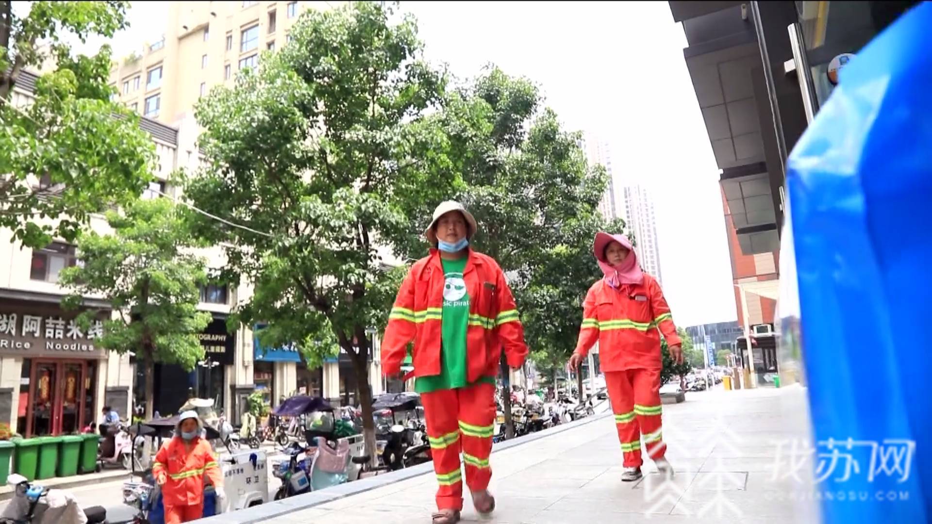 「清凉」小姐妹抱着储钱罐送清凉 “城市清凉侠”走进徐州