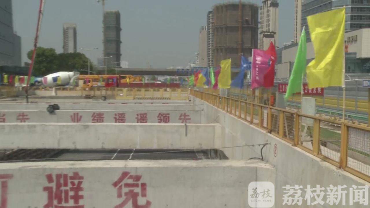 s1■苏州轨交S1线首台盾构机鹿城路站正式下井