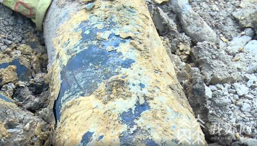 [煤气罐]竟是威力巨大的航空炮弹 挖土挖出“煤气罐”