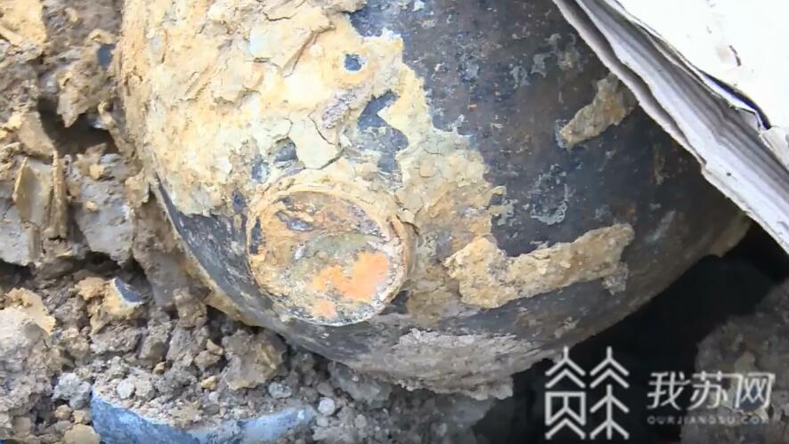 [煤气罐]竟是威力巨大的航空炮弹 挖土挖出“煤气罐”