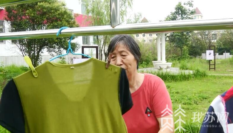 『晾衣架』晒衣服再也不用“牵绳搭线” 老小区装上便民晾衣架