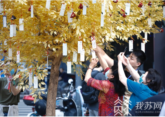 南里■夜幕将至，快来南京熙南里享用“夜端午”文化大餐！