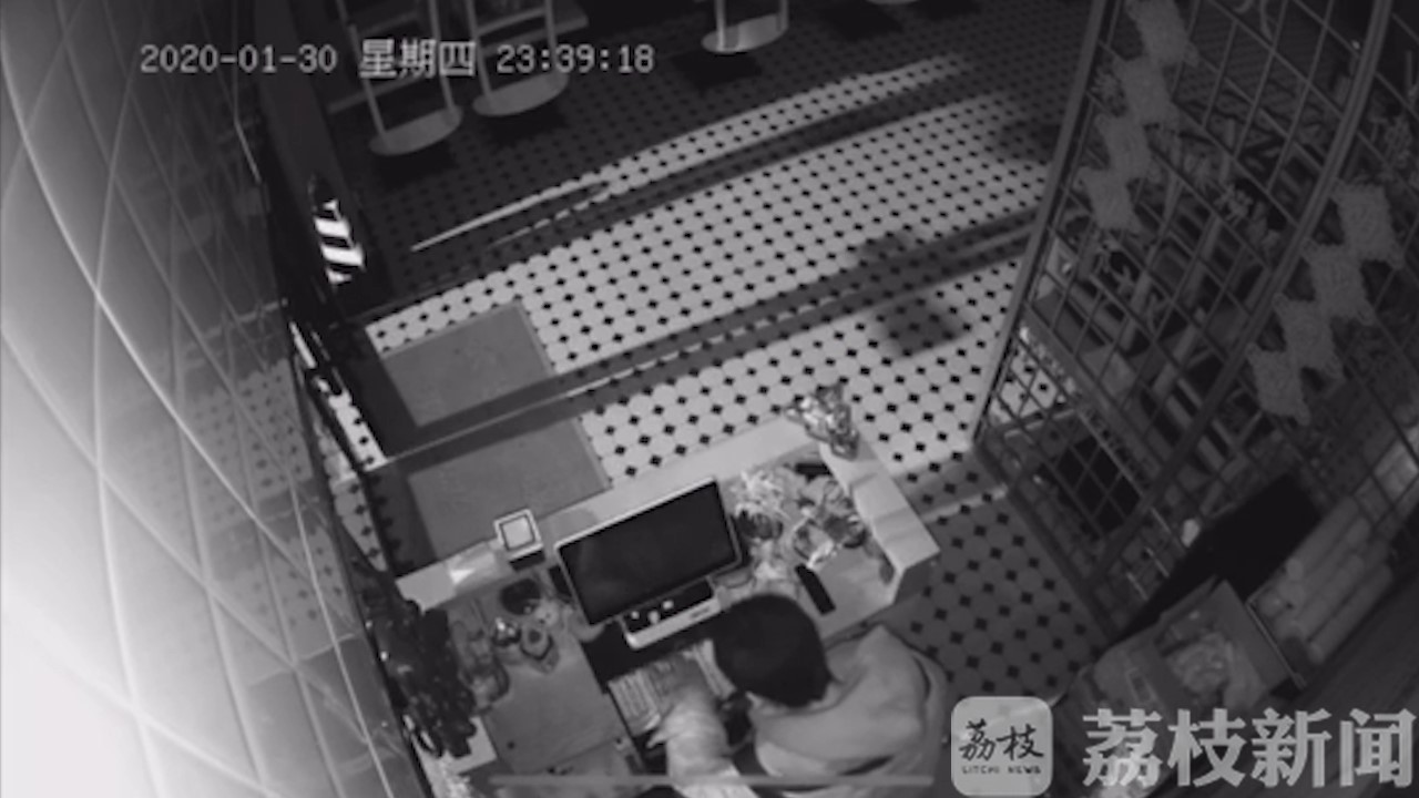 『疫情』疫情期间竟然趁“疫”“复工” “梁上君子”闲不住
