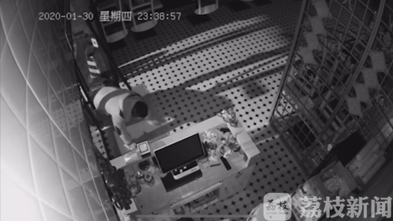 『疫情』疫情期间竟然趁“疫”“复工” “梁上君子”闲不住