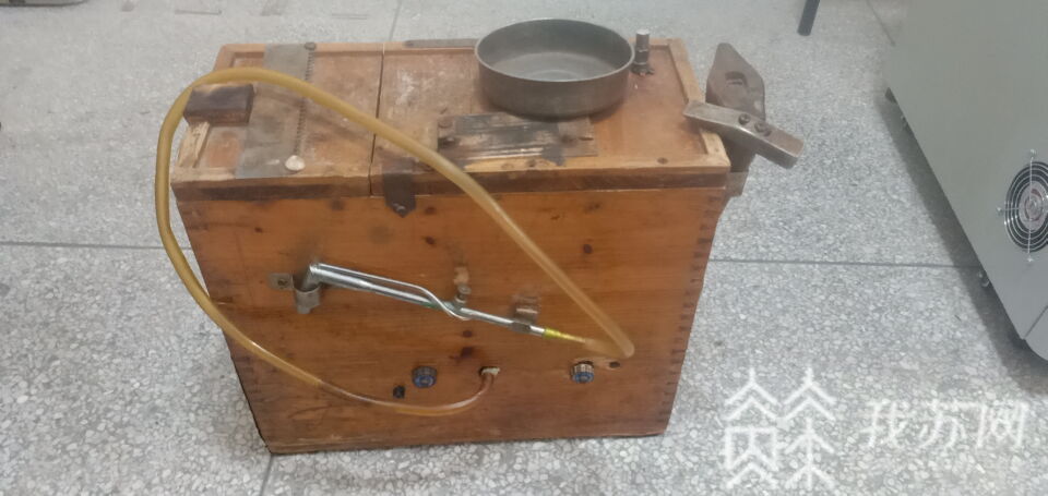 清洗■花10元清洗完的金饰，居然“瘦了”20克，民警抓获“偷金术士”