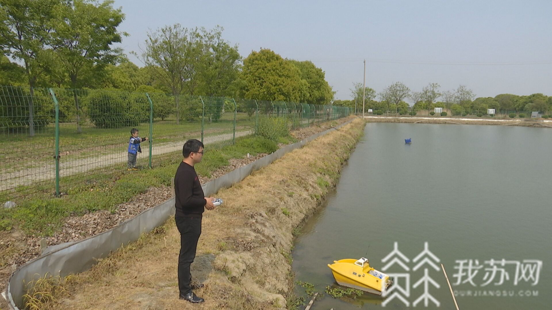 『投饵』远程监测蟹塘 昆山螃蟹这样养 机器人投饵