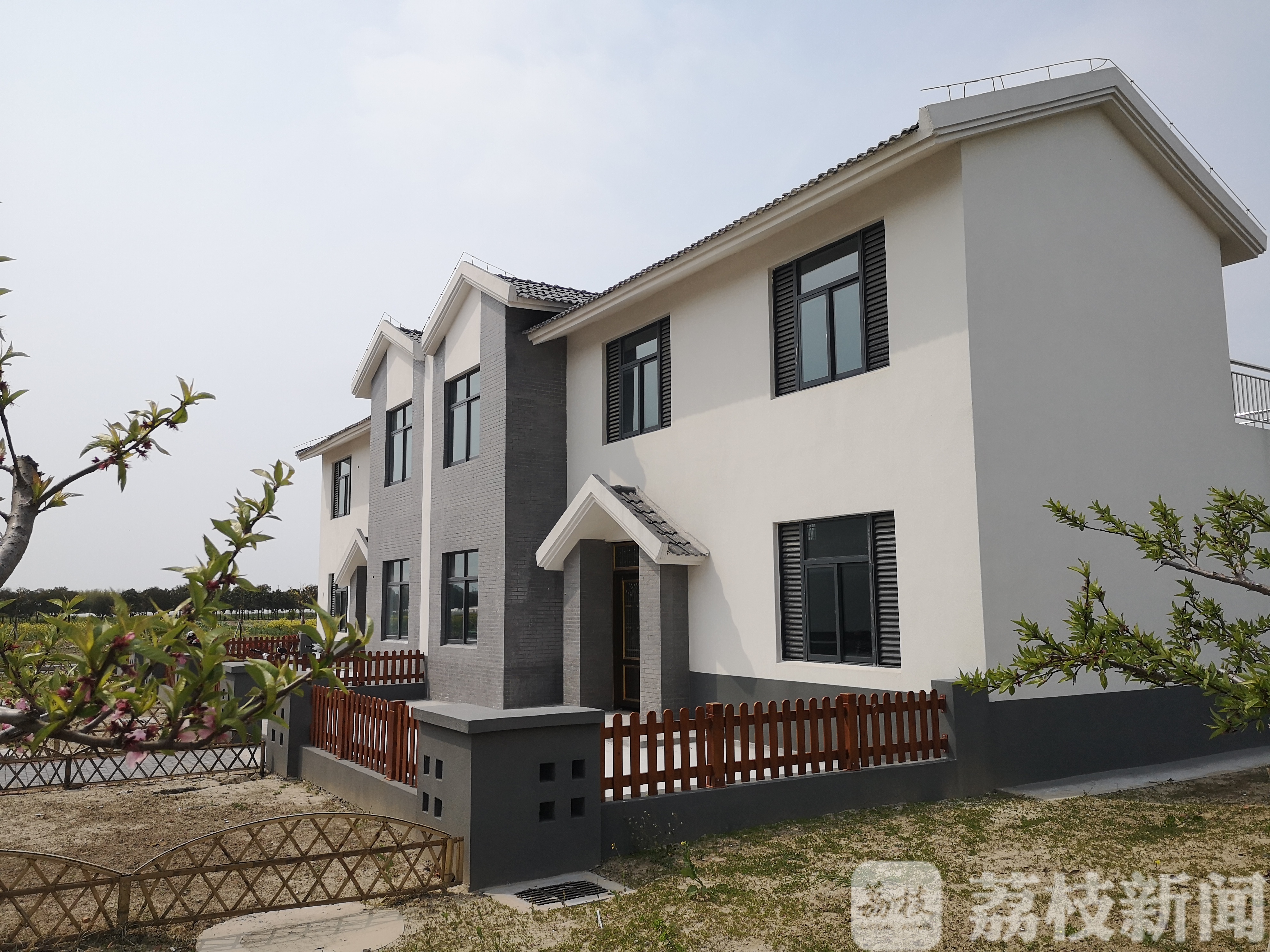 西瓜■东台兰址：昔日“拦路止”，今朝“楼在绿中、人在景中”特色田园村
