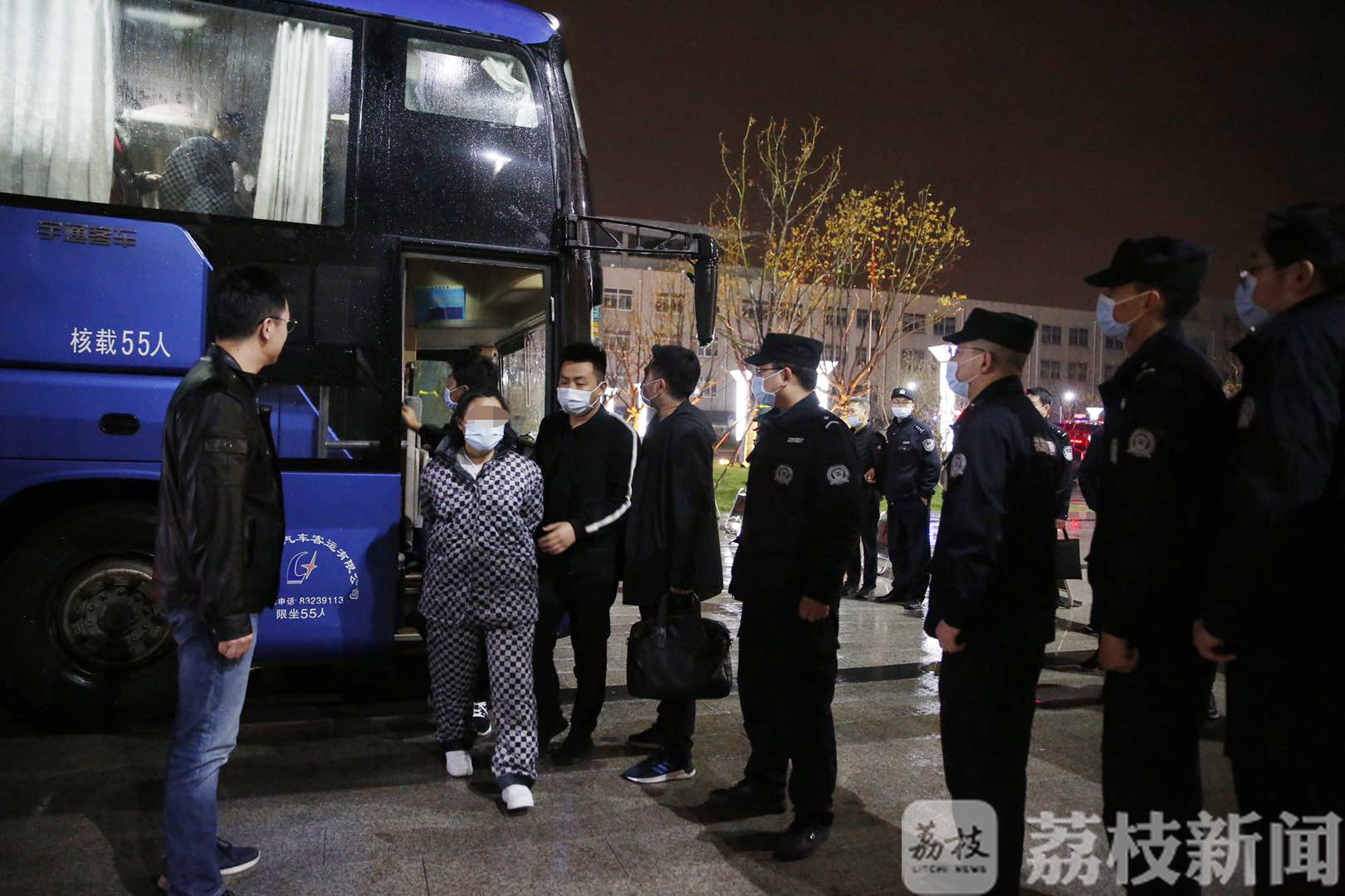 警方@36名嫌犯落网 “袁大头”变“冤大头”盐城亭湖警方跨省破获网络诈骗案