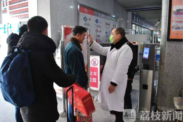 盐城：党旗高高飘扬在防疫战第一线