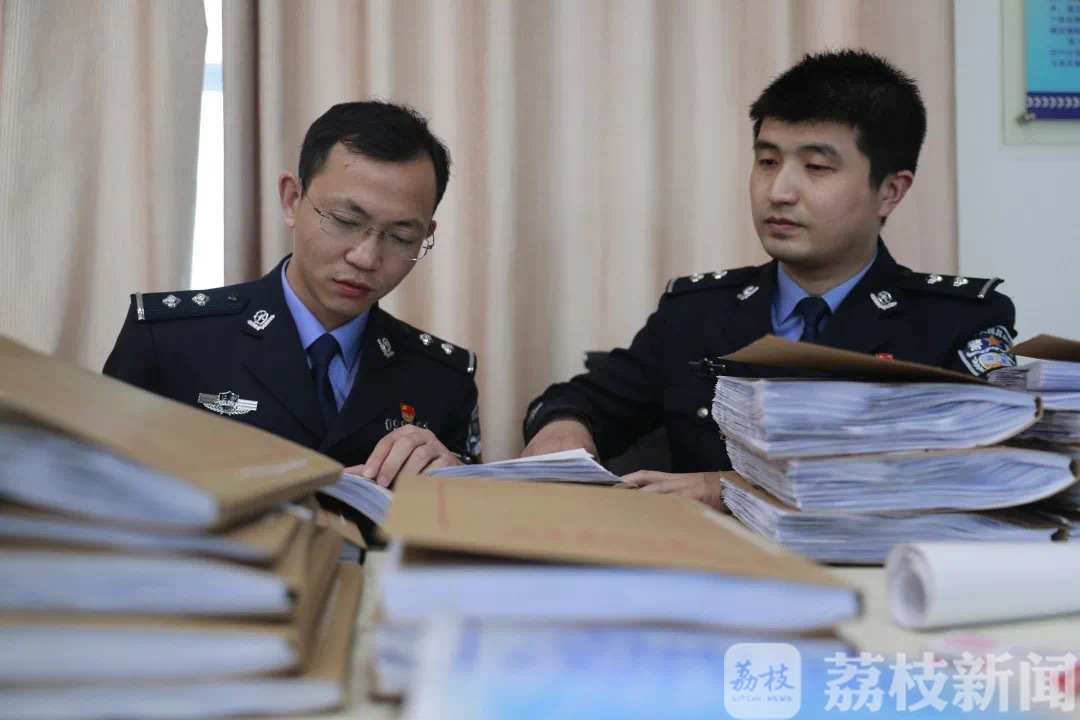[刑侦] 盐城警方几代刑侦人接力攻坚终擒获两疑犯 两女子被害多年