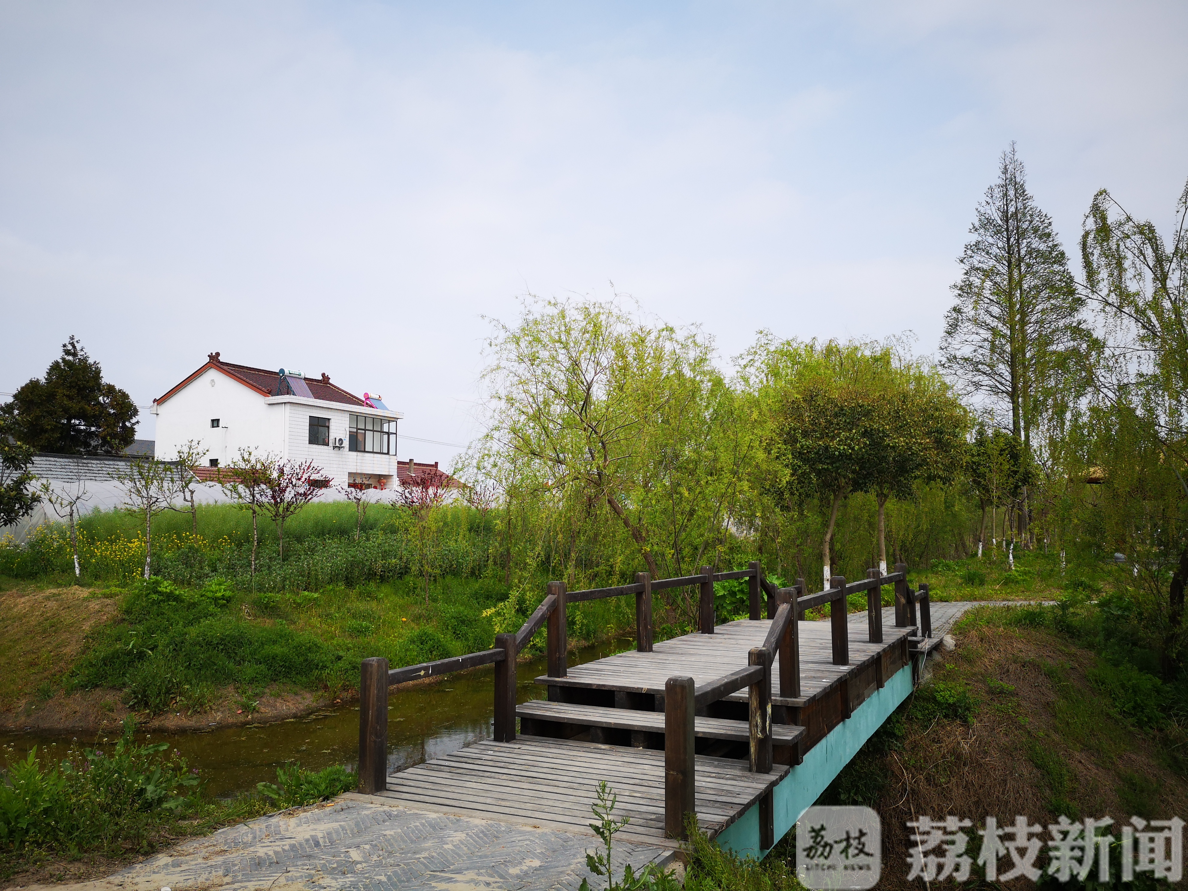 西瓜■东台兰址：昔日“拦路止”，今朝“楼在绿中、人在景中”特色田园村