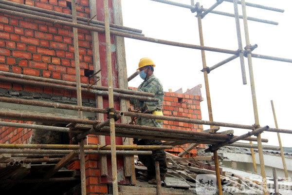 两手抓两手硬|探访盐城建湖农房改善项目：施工场地封闭式管理