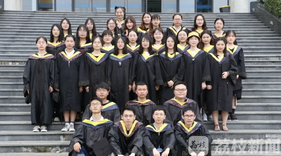 学生■盐城师院药学院四成多学生考取研究生，两宿舍8女生集体考研成功
