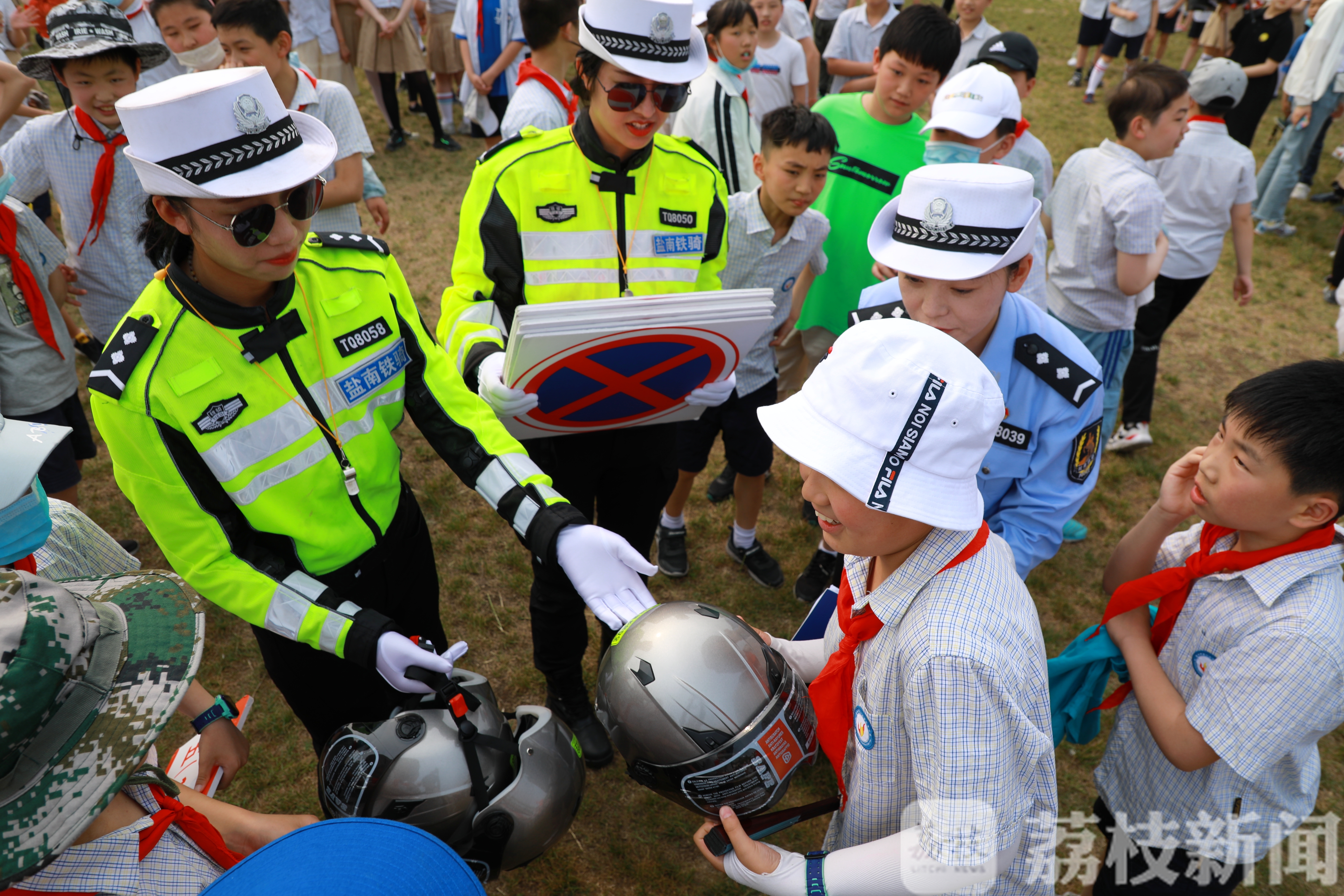 头盔■开直播、送头盔、进校园……盐城力促落实“头”等大事