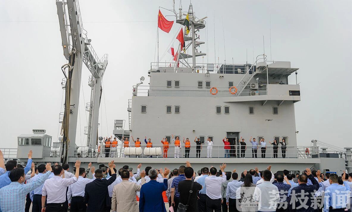 海军■“中华补给第一舰”洪泽湖舰永久停泊人民海军诞生地！