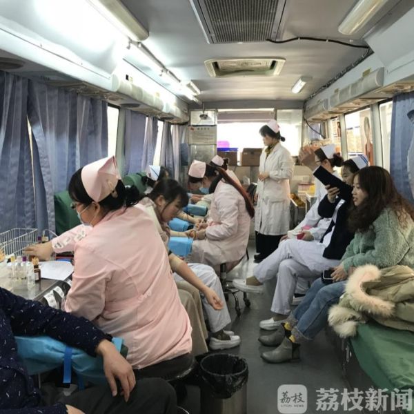 泰州白衣天使义务献血为春节做好储备