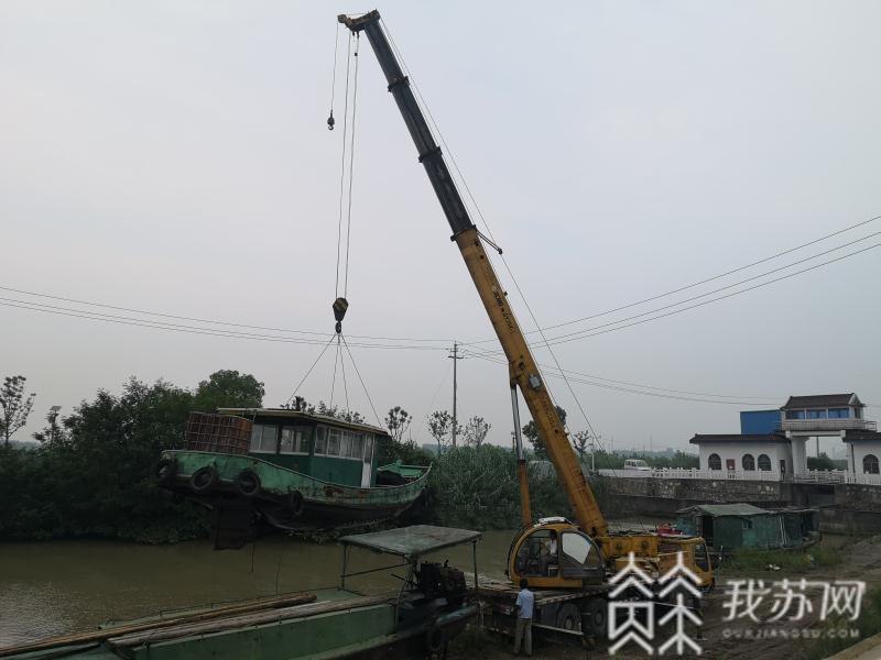 船舶■泰兴清理长江水域“三无”船舶消除水上安全隐患