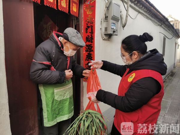 社区书记变身“外买大姐”