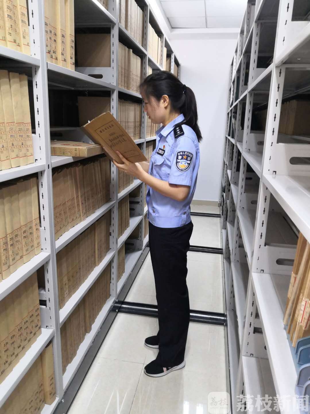 「民警」 七年中四位民警接力…… 为了一张迟来的身份证