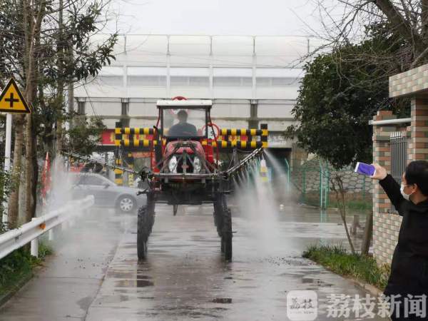 霸气！农机变身疫情防控“神器”