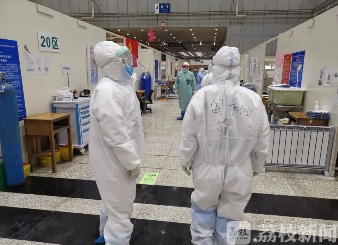 每一个■武汉日志丨在方舱，每一个生命都值得被尊重，每一个故事都值得我们去倾听