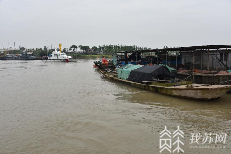 船舶■泰兴清理长江水域“三无”船舶消除水上安全隐患