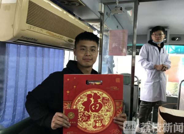 泰州白衣天使义务献血为春节做好储备