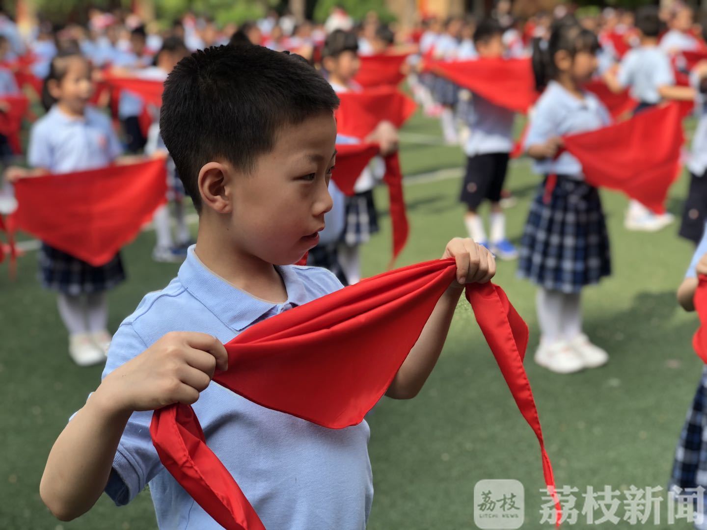 六一：学生们换种方式度过六一 没有歌舞表演