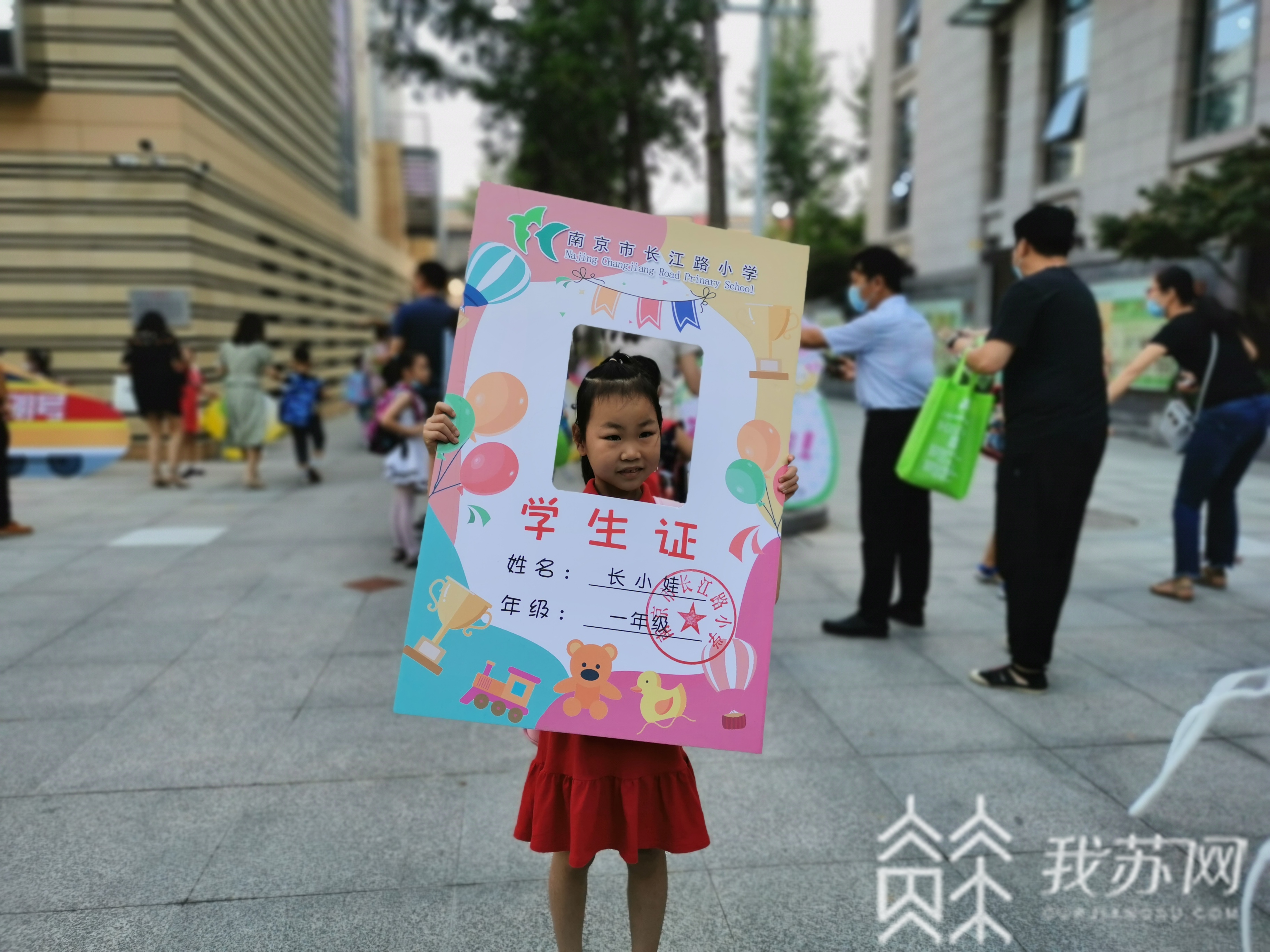 [一年级]入学第一课先学“坐得住” 你好，一年级！“萌娃”变身小学生