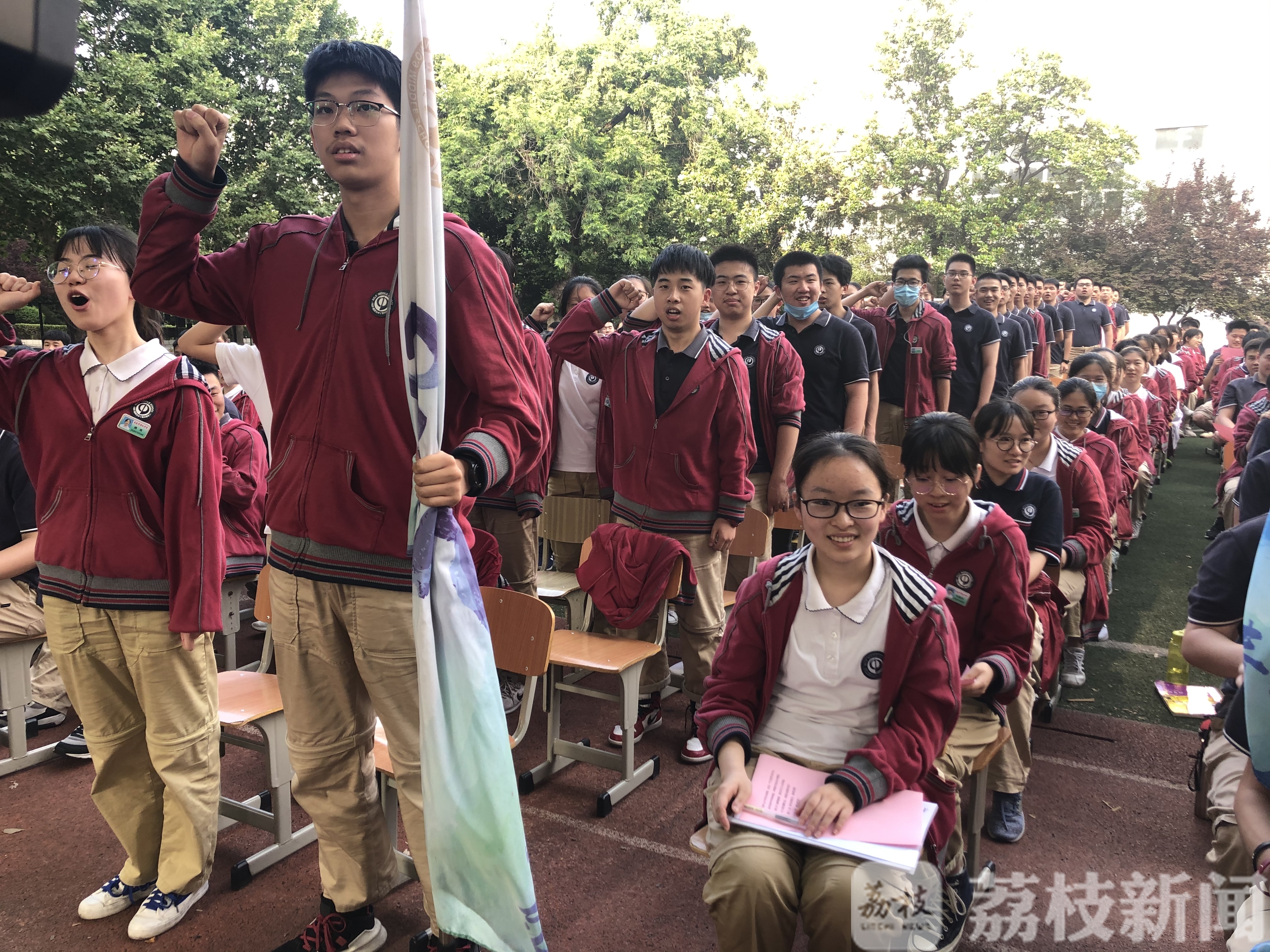 高考■高考一个月倒计时,这所学校却摆出美食宴馋高三学子