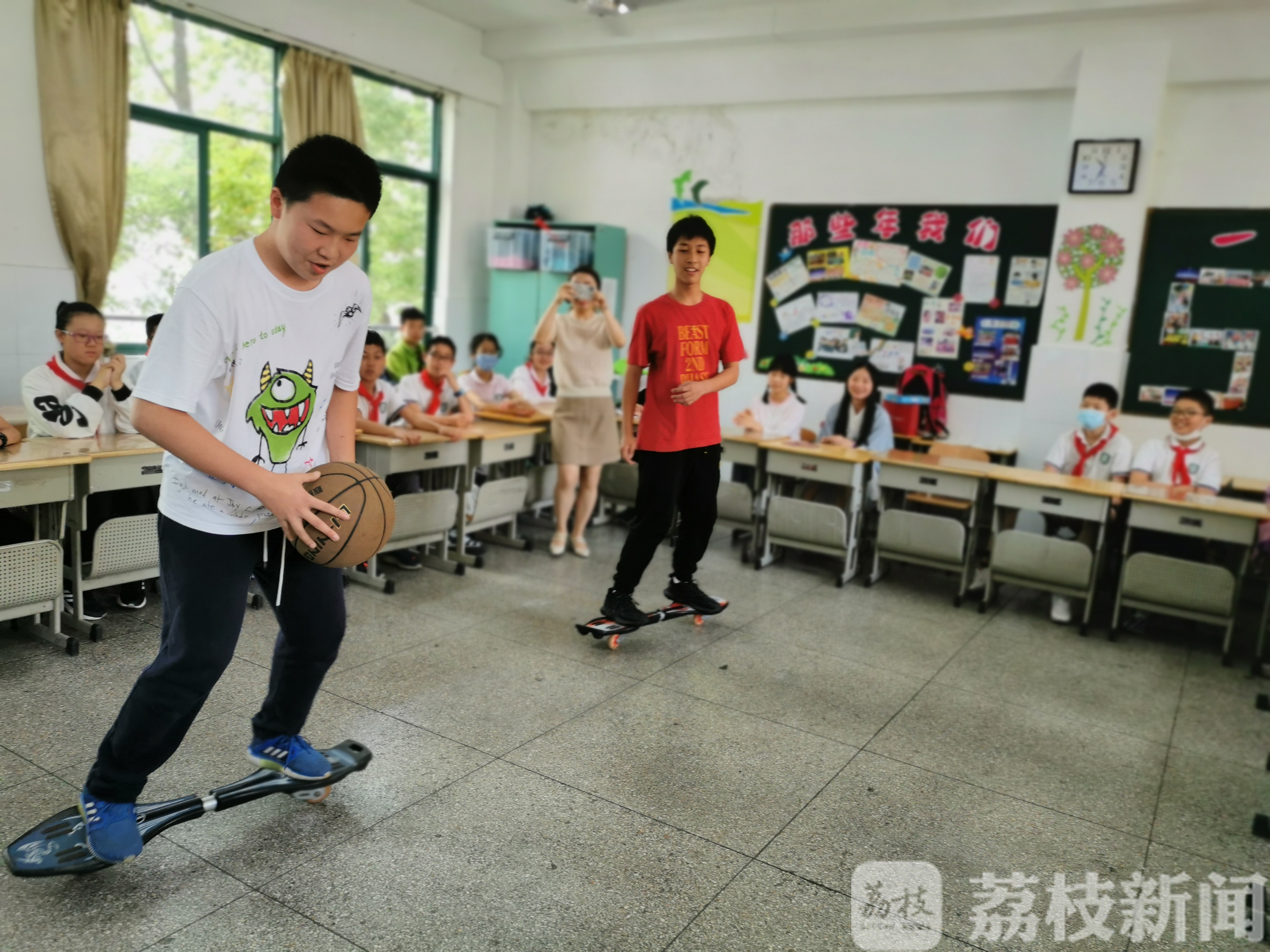 六一：学生们换种方式度过六一 没有歌舞表演