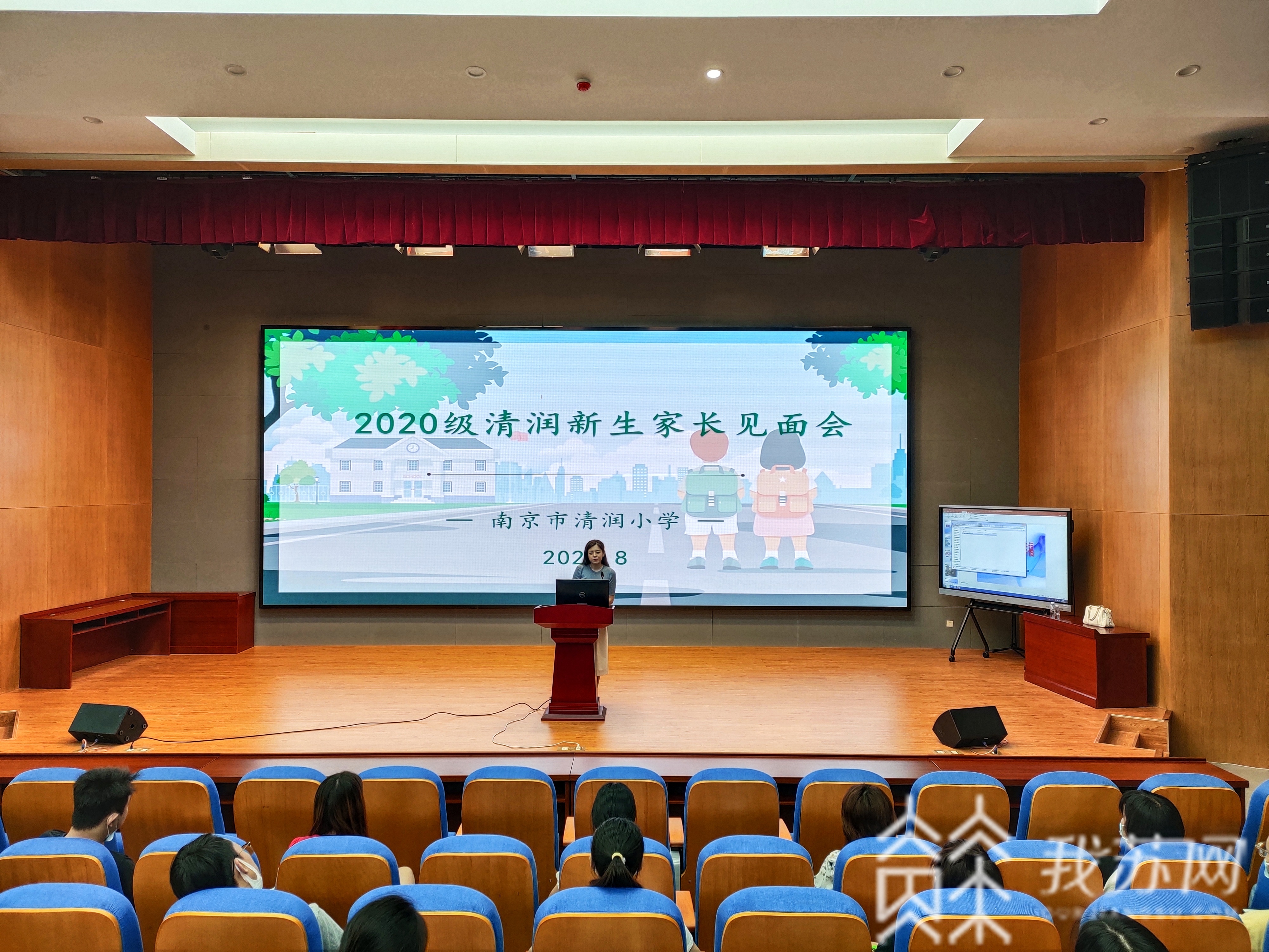 [一年级]入学第一课先学“坐得住” 你好，一年级！“萌娃”变身小学生