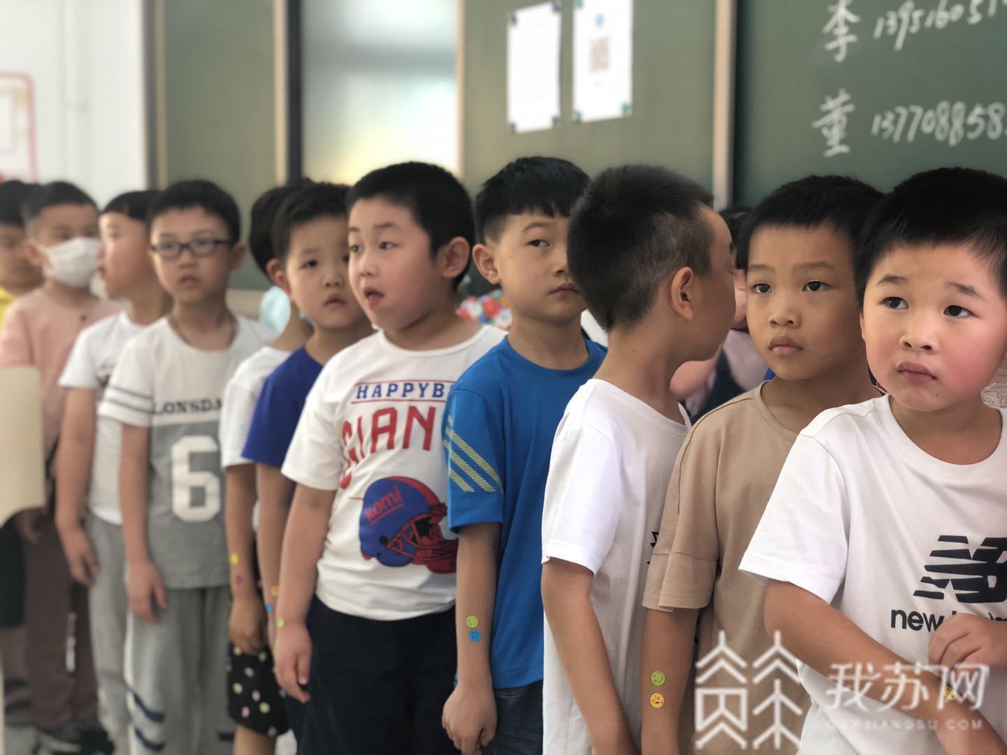 [一年级]入学第一课先学“坐得住” 你好，一年级！“萌娃”变身小学生