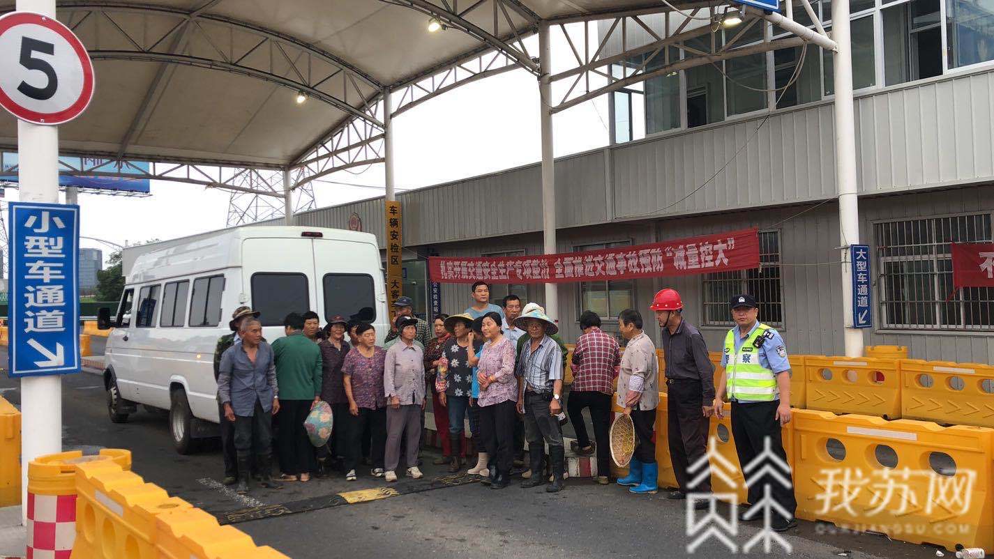 「超员」228%！ ?惊呆了！疯狂依维柯非法改装超员