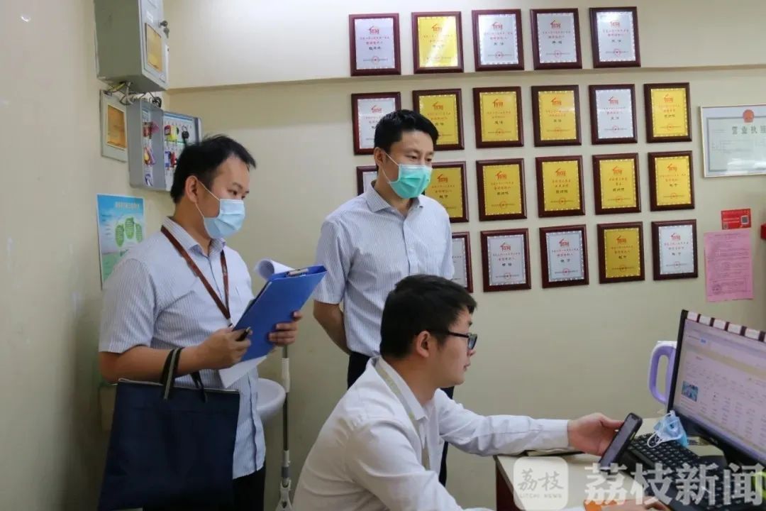 学区：南京严禁开发商、中介机构对“学区房”进行炒作 严查“学区房”市场乱象 别炒了！