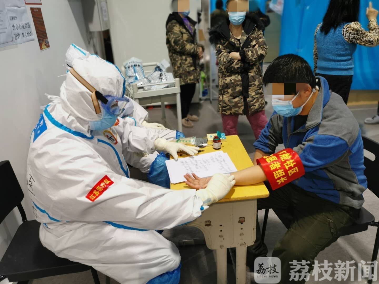 [武汉] 我希望和他一起继续为患者服务武汉日志|明天，武汉江夏方舱医院也要关舱了