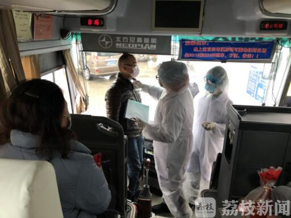 她曾经是抗击非典老兵 轻伤不下火线一天为1505人检测体温