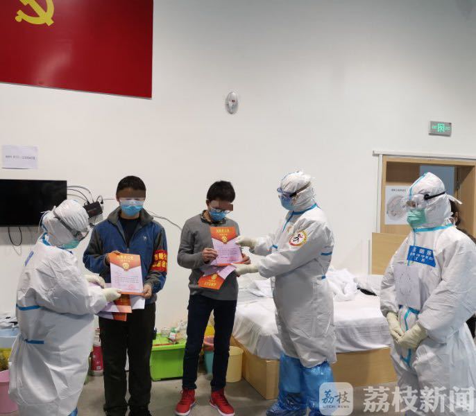 [武汉] 我希望和他一起继续为患者服务武汉日志|明天，武汉江夏方舱医院也要关舱了