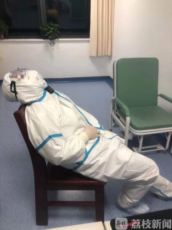 驰援武汉 两岁宝宝对着视频喊“妈妈加油”（有视频）