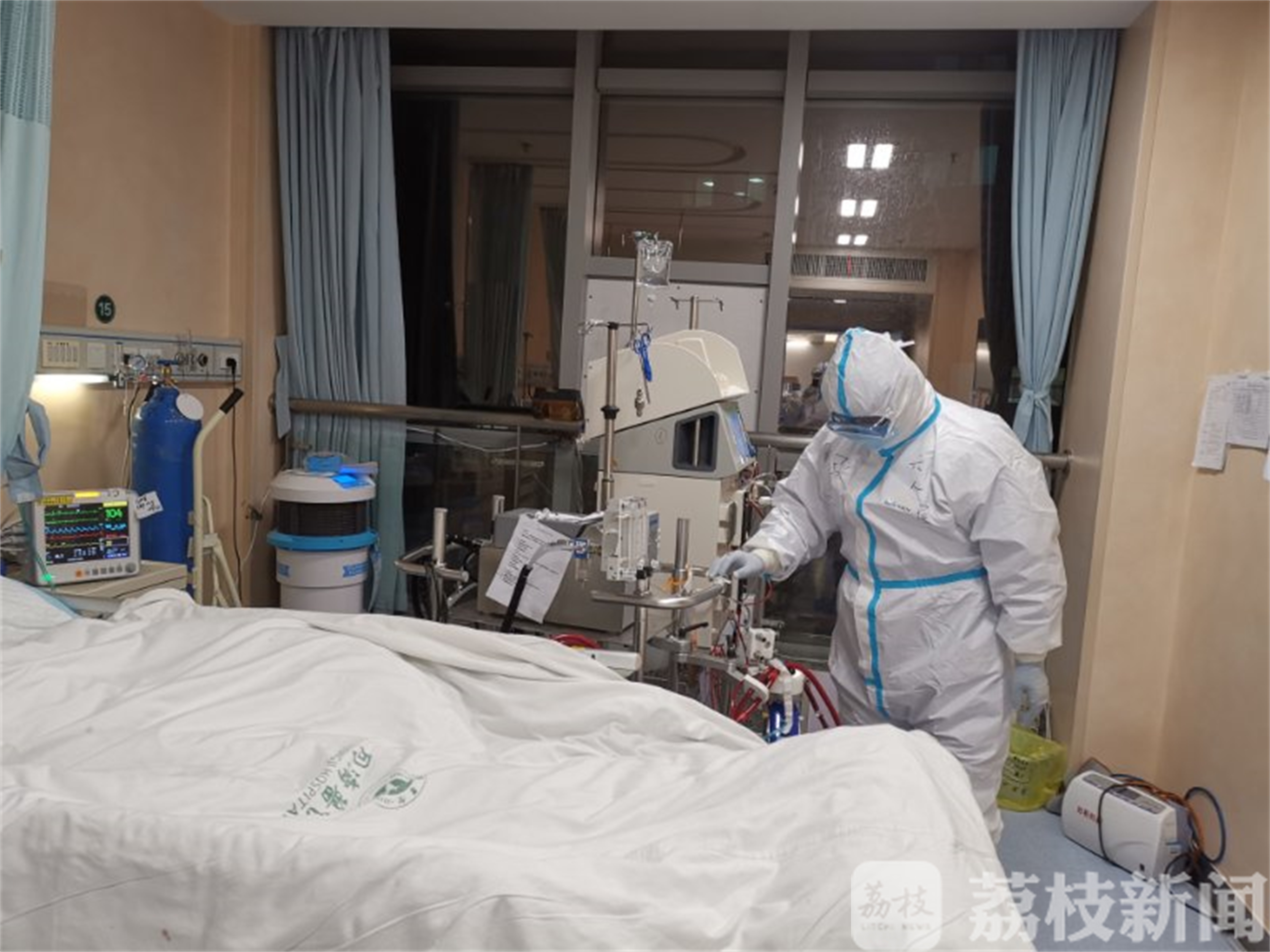 我们■与武汉人民并肩抗疫的52个日夜