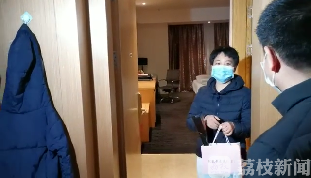 武汉@鼓楼医院在武汉举办了一场特殊的网络晚会 直通武汉|“花开江城”