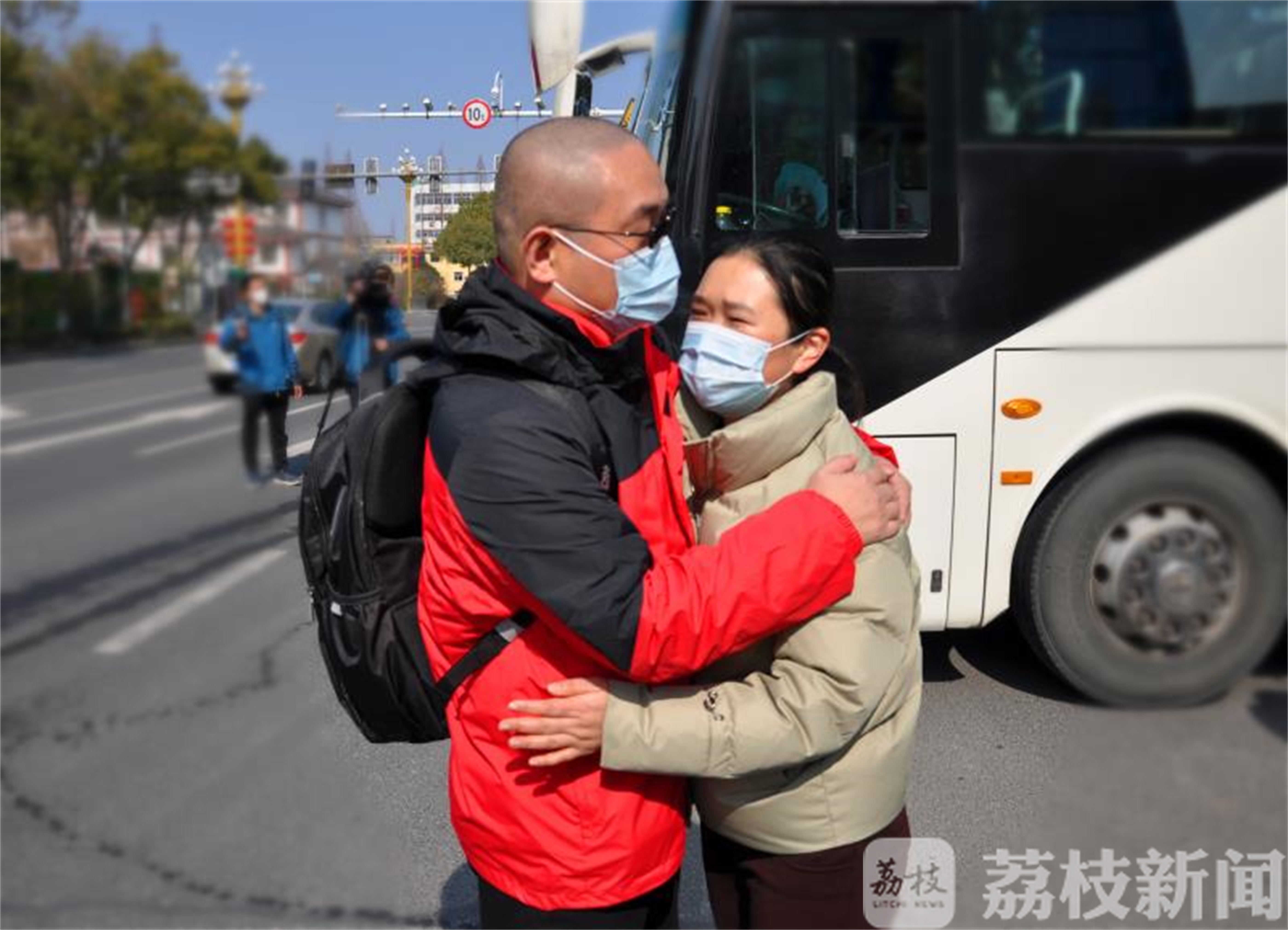 我们■与武汉人民并肩抗疫的52个日夜