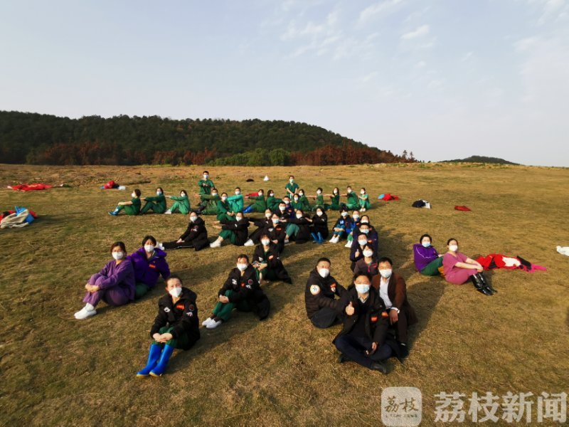 武汉■直通武汉|告别方舱，他们摆出了大大的“苏”字