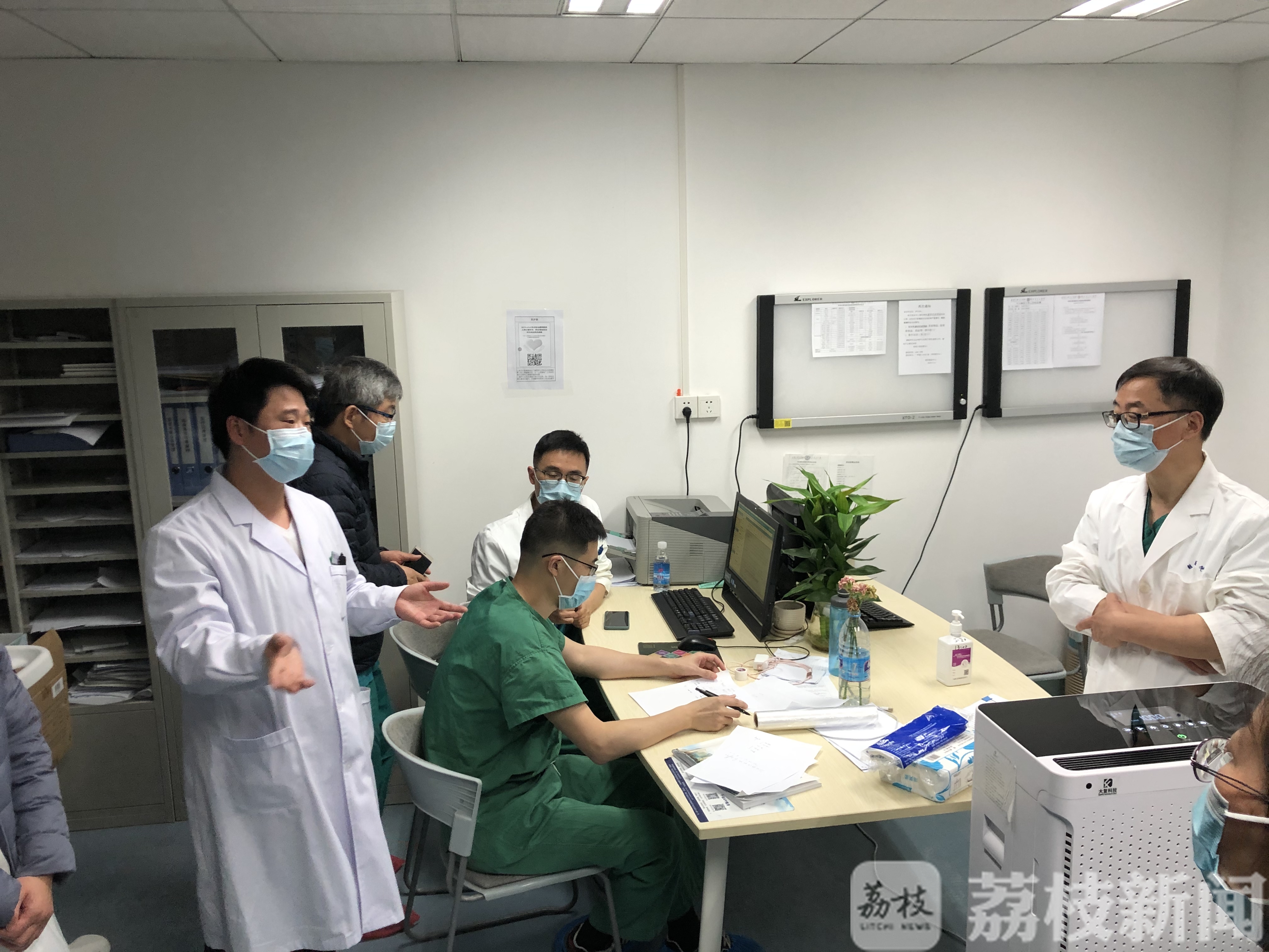 医疗队■直通武汉|李兰娟院士和南京鼓楼医院前方医疗队员共植“逆行天使林”